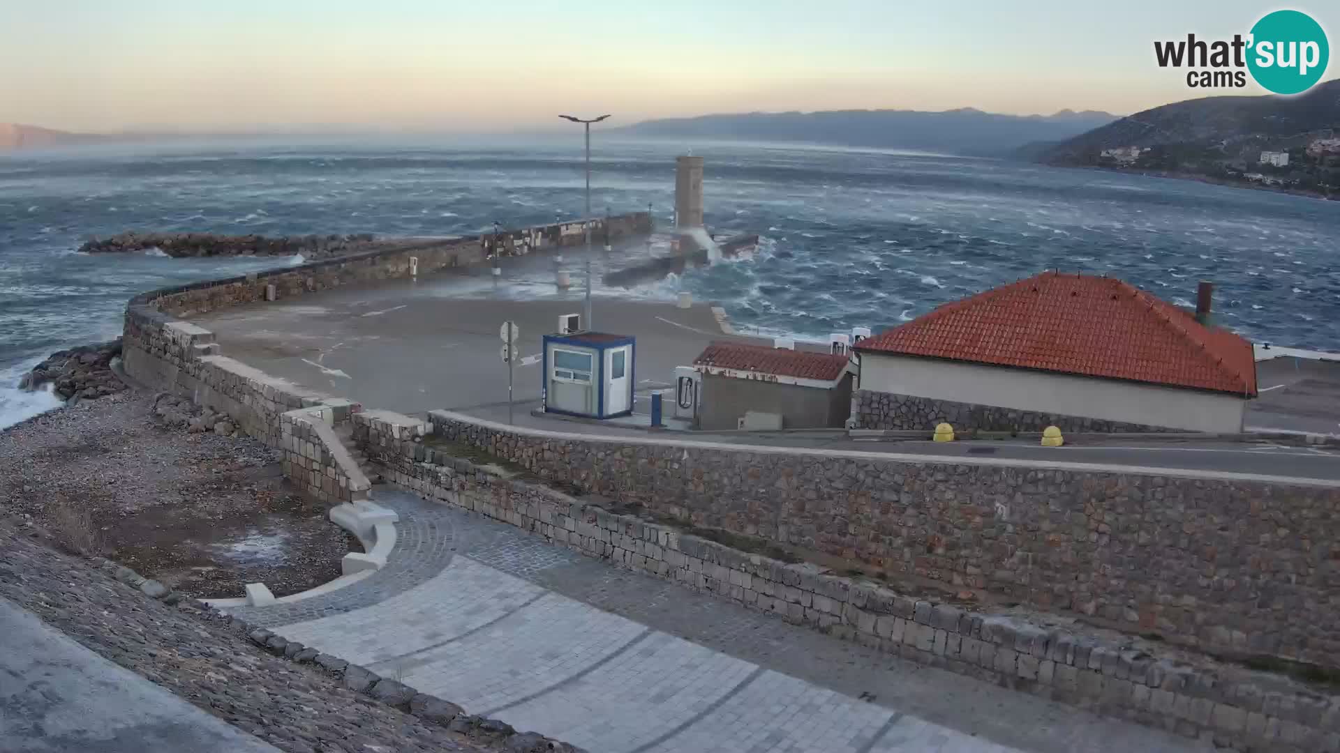 Senj Harbour Webcam – Breakwater & Lighthouse Live View