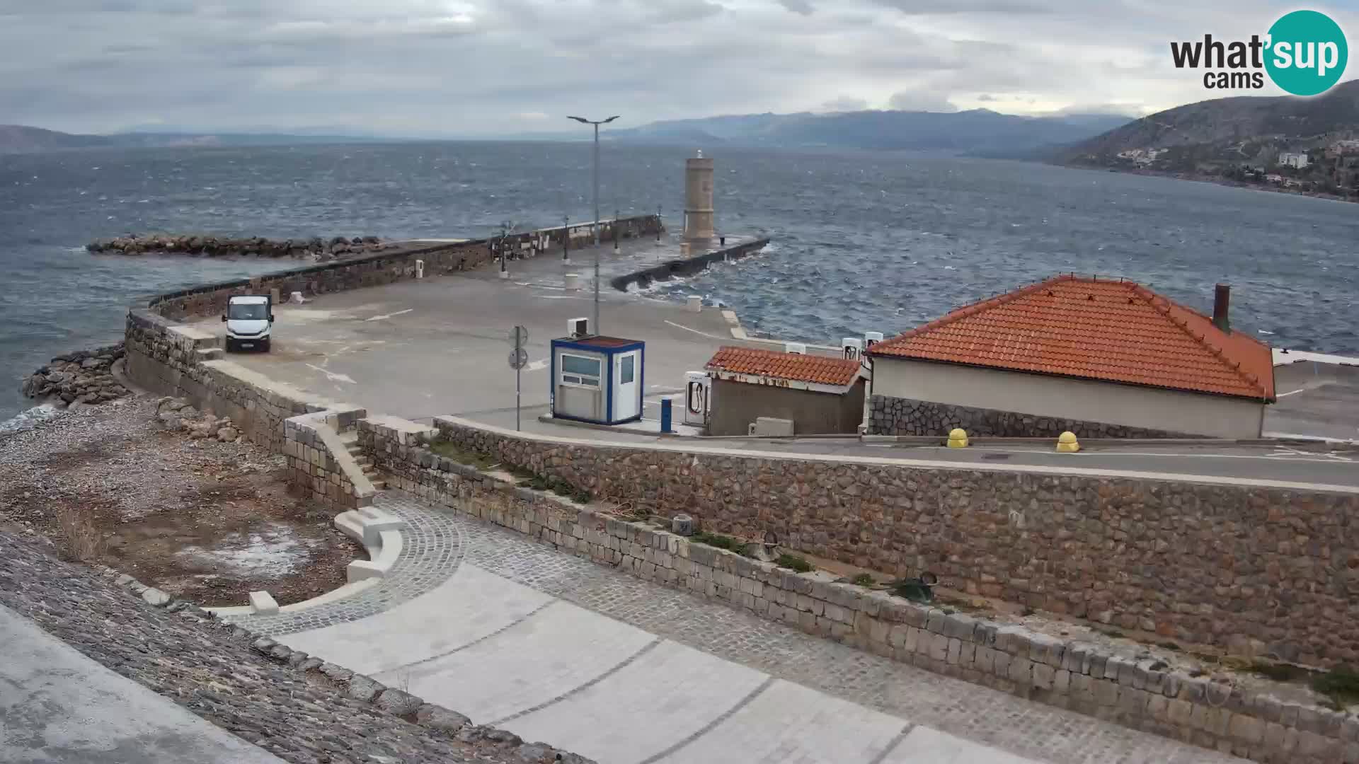 Webcam port de Senj – Vue sur la jetée et le phare