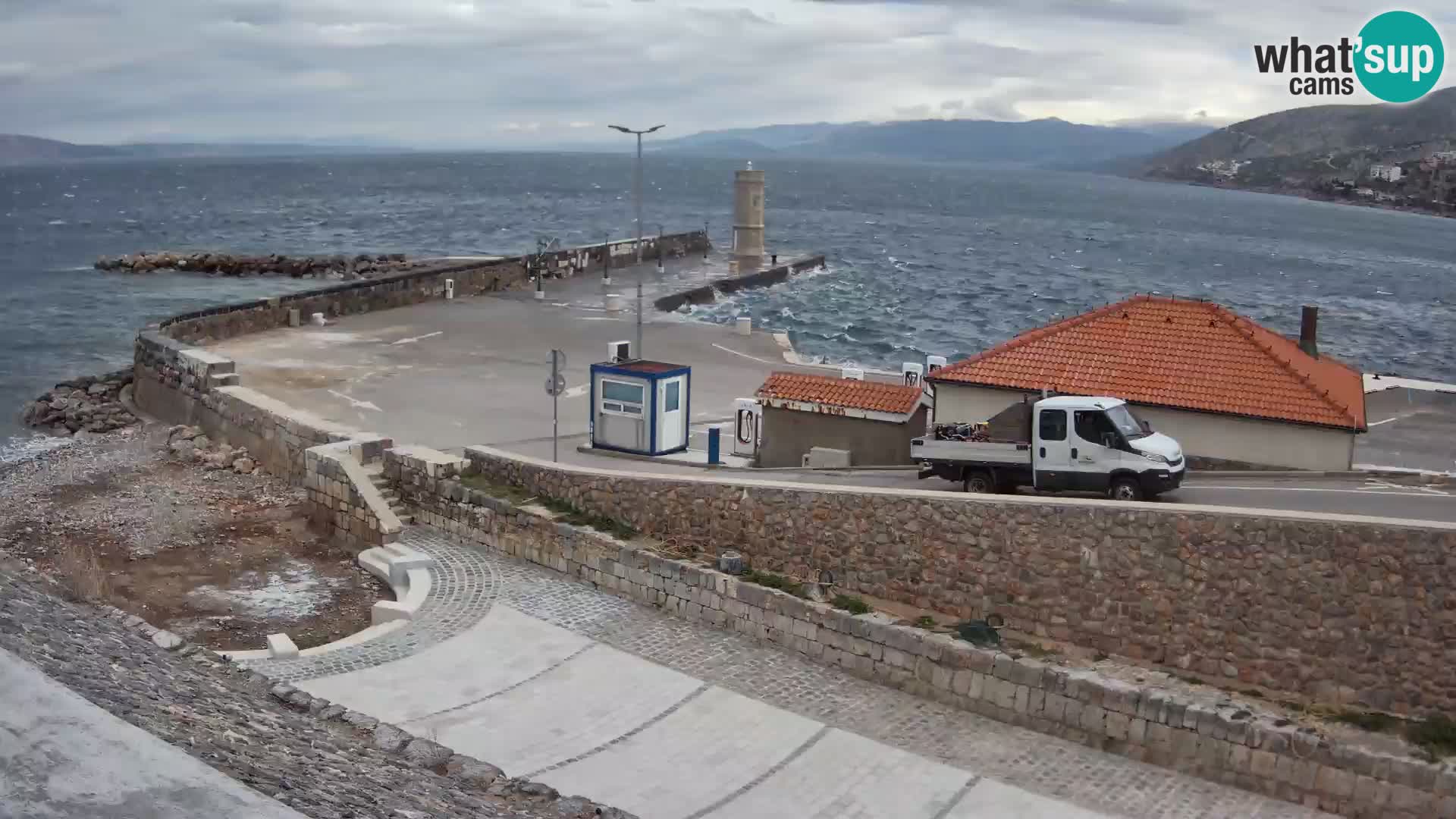 Webcam port de Senj – Vue sur la jetée et le phare