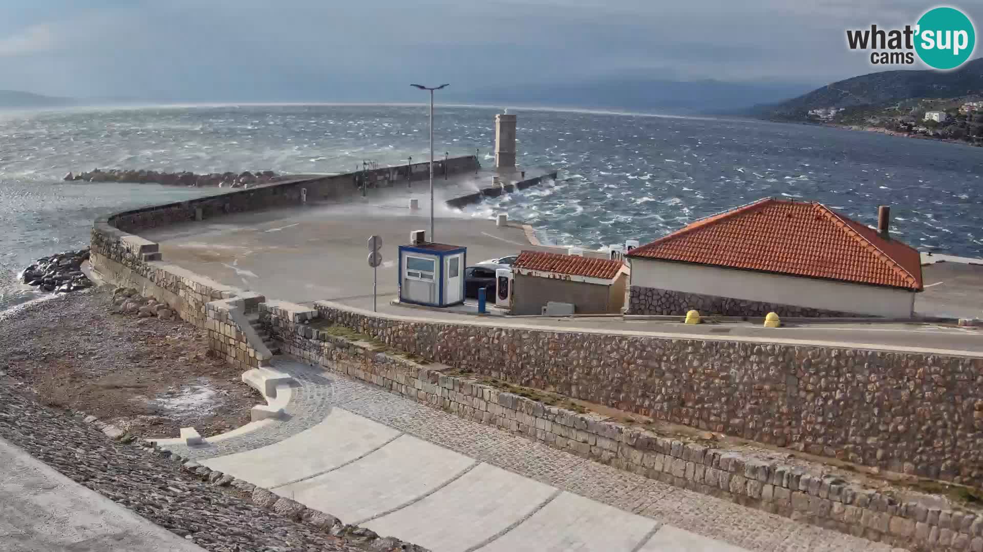 Webcam port de Senj – Vue sur la jetée et le phare
