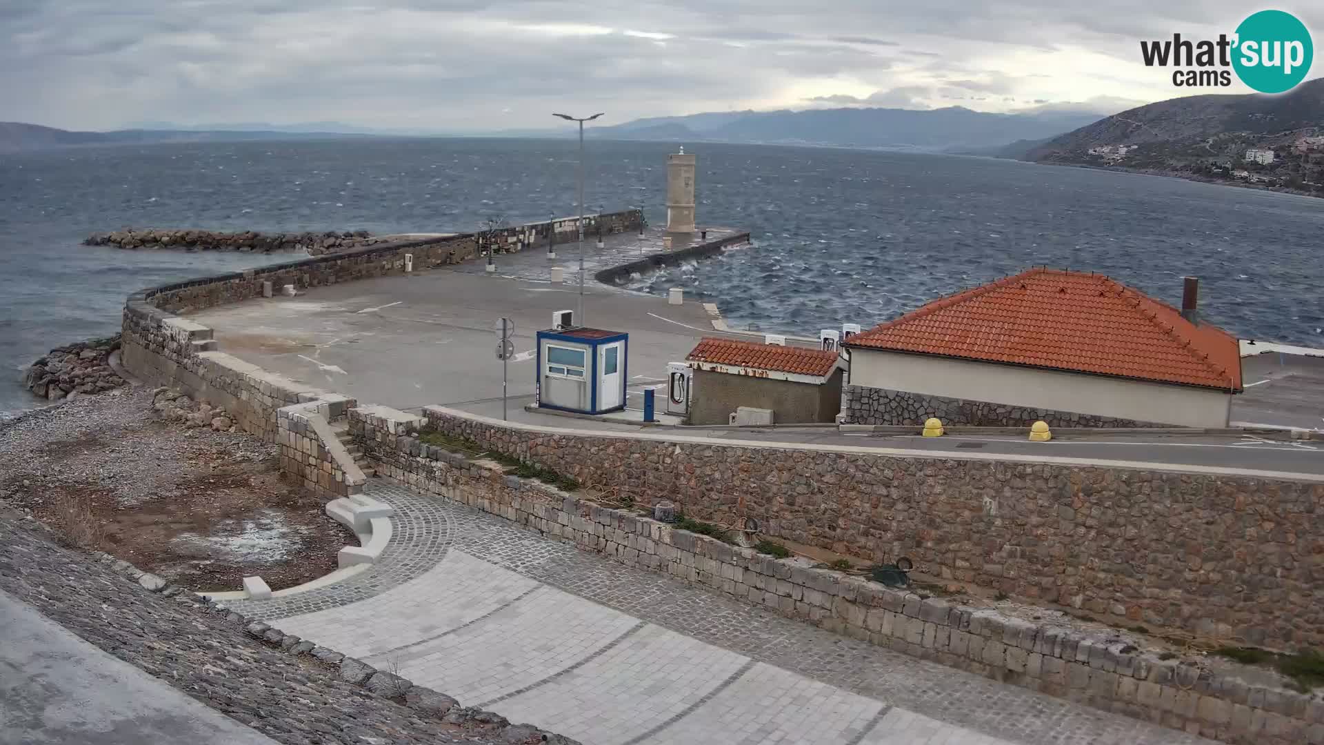 Senj Hafen Webcam – Wellenbrecher & Leuchtturm Liveblick