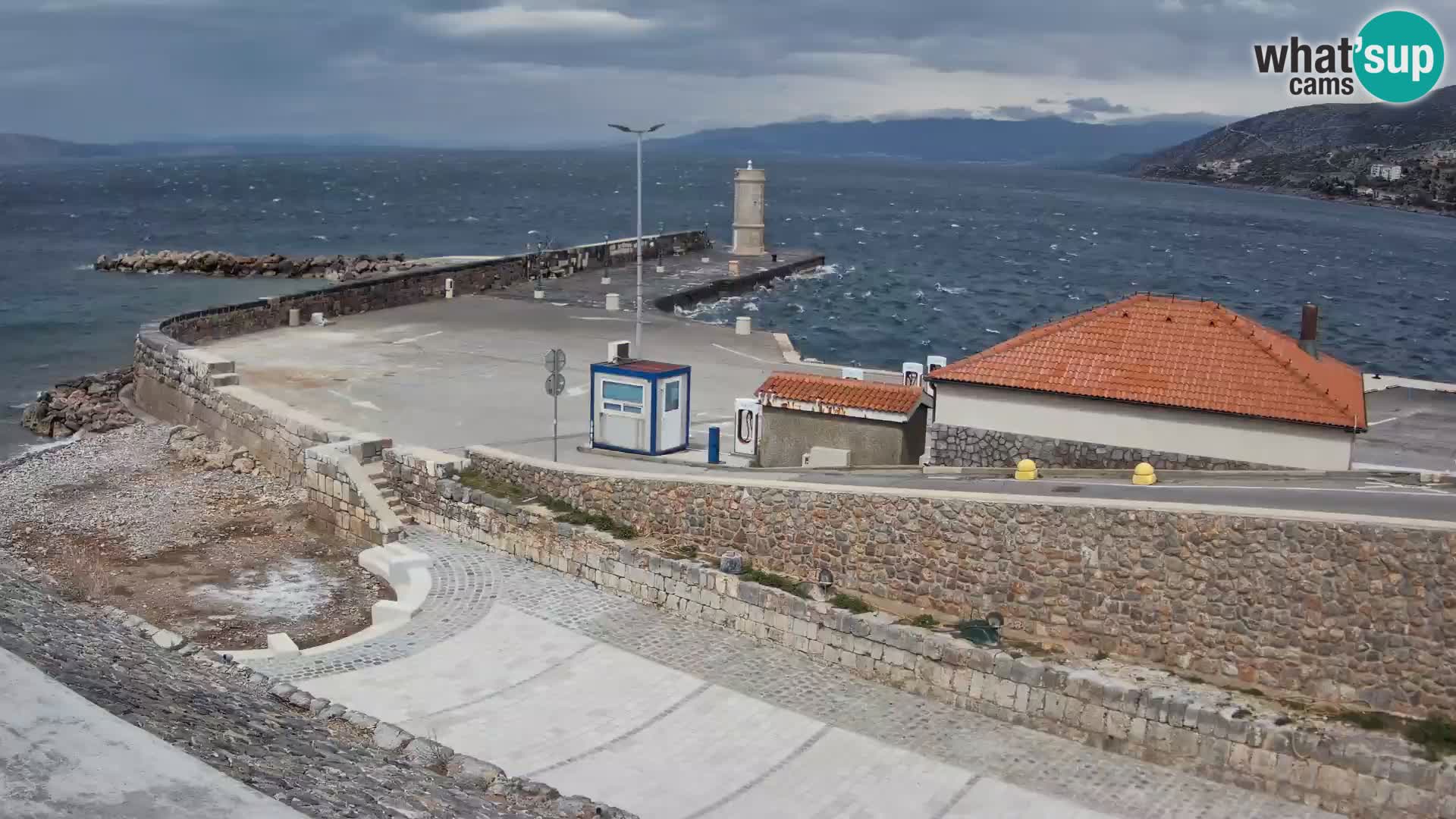 Webcam port de Senj – Vue sur la jetée et le phare