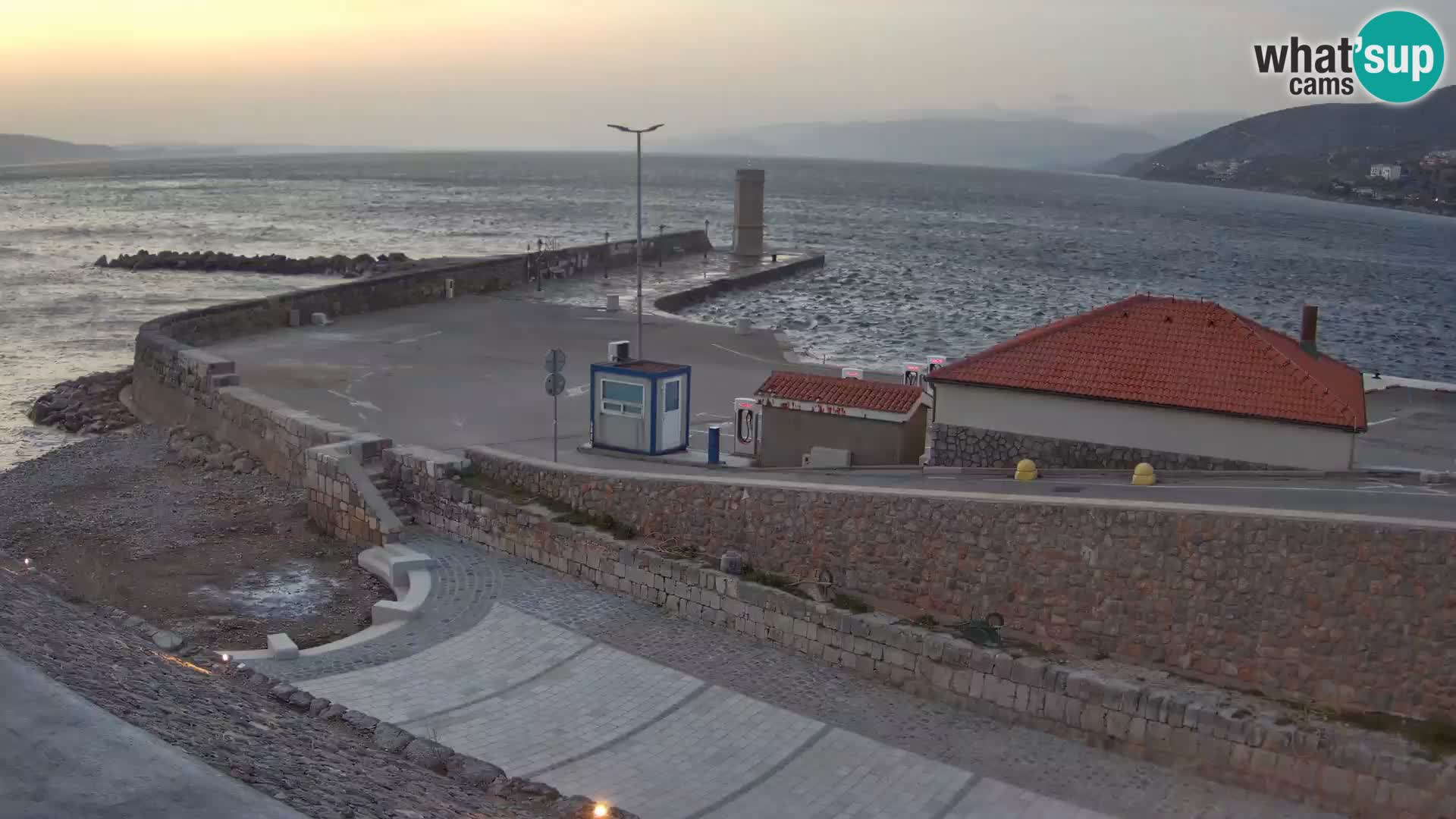 Web kamera Senj luka – Lukobran i svjetionik uživo