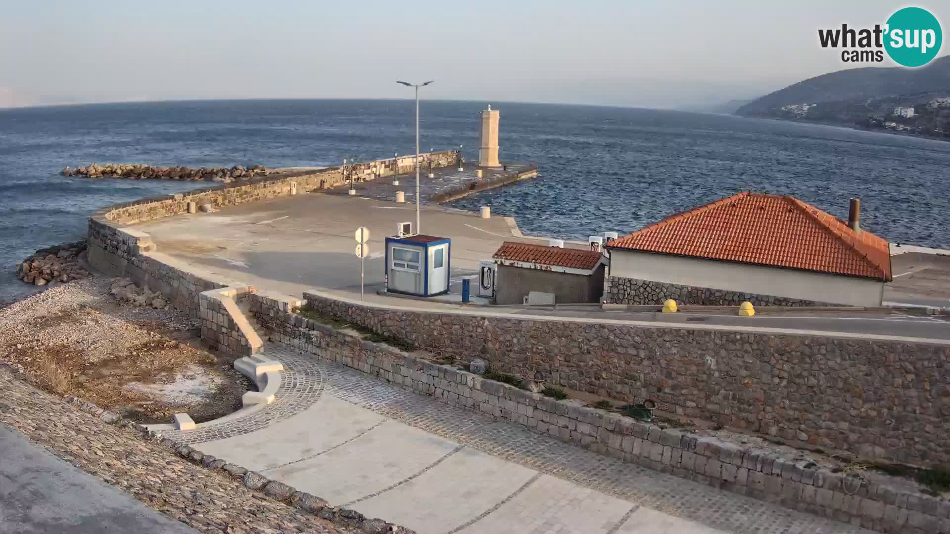 Webcam puerto de Senj – Rompeolas y faro en directo