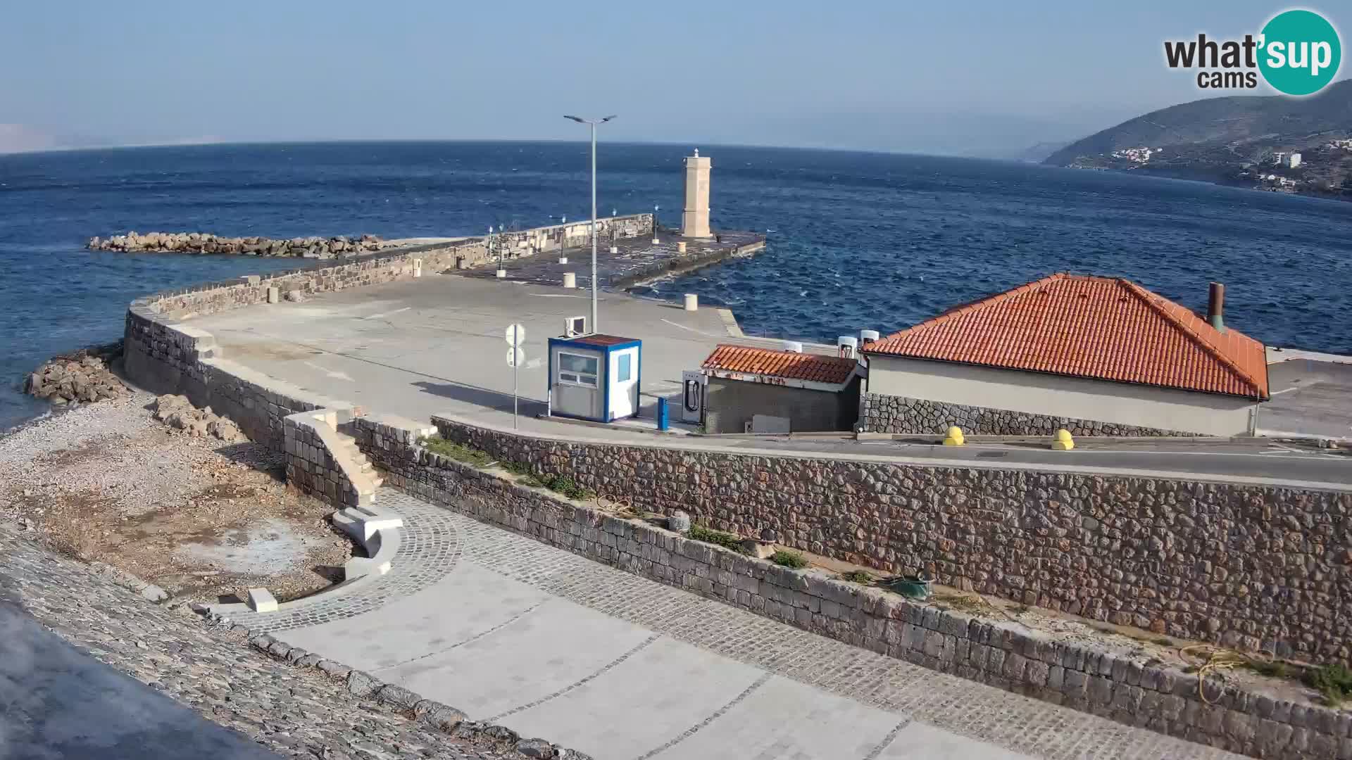 Webcam port de Senj – Vue sur la jetée et le phare