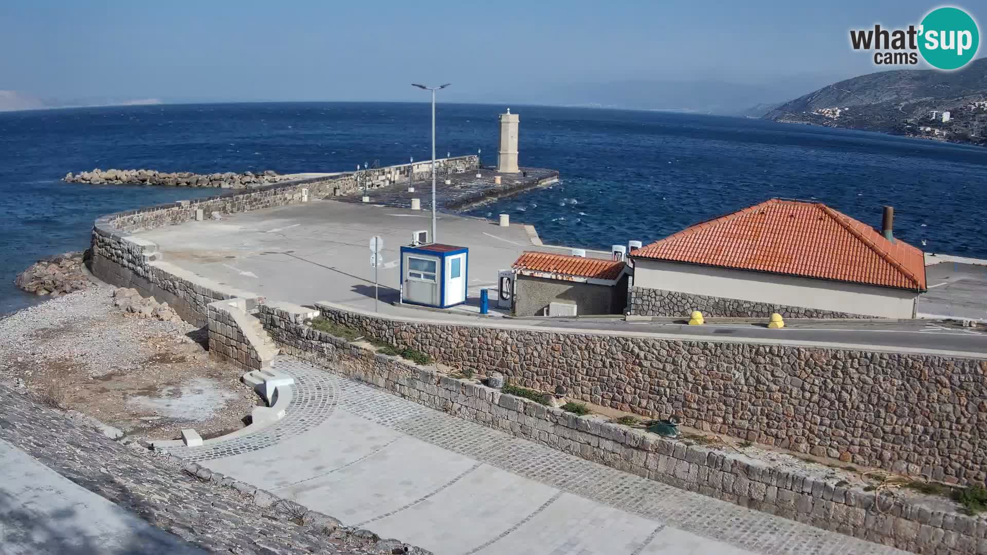 Webcam port de Senj – Vue sur la jetée et le phare