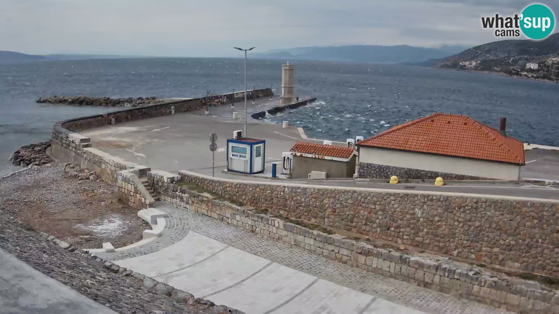Senj Hafen Webcam – Wellenbrecher & Leuchtturm Liveblick