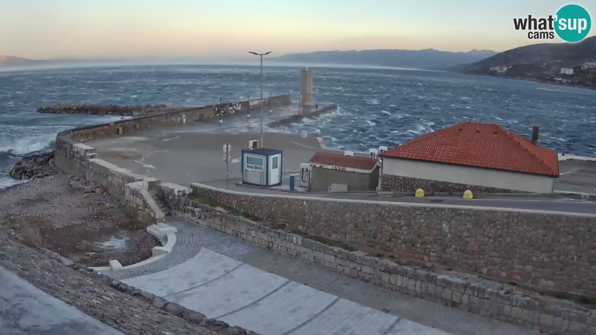 Webcam puerto de Senj – Rompeolas y faro en directo