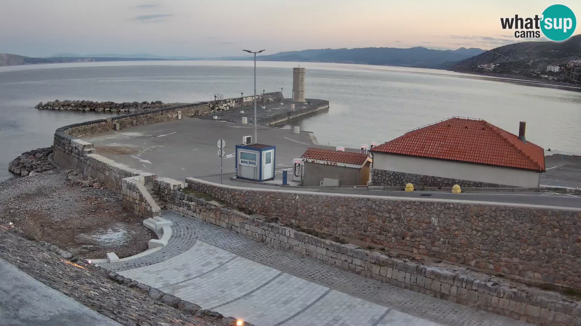 Webcam port de Senj – Vue sur la jetée et le phare