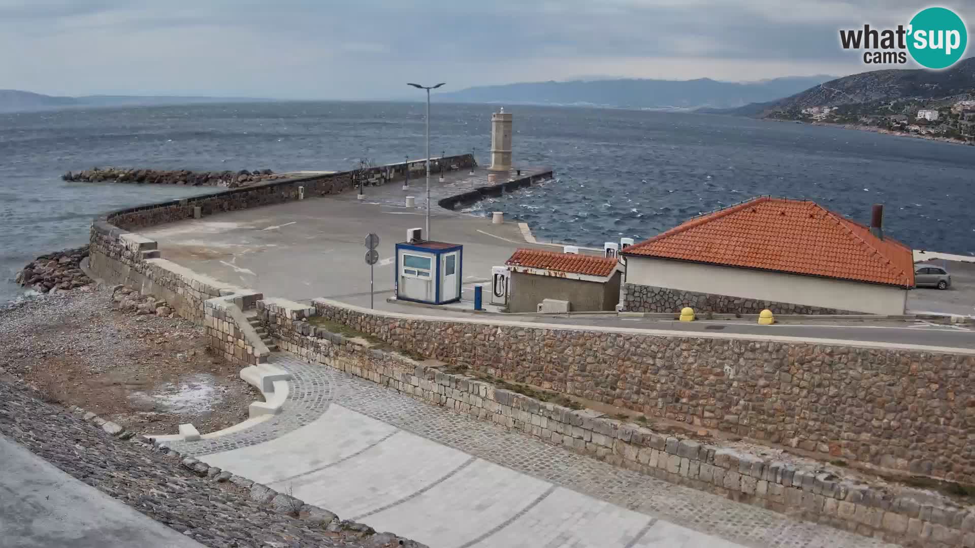 Webcam port de Senj – Vue sur la jetée et le phare