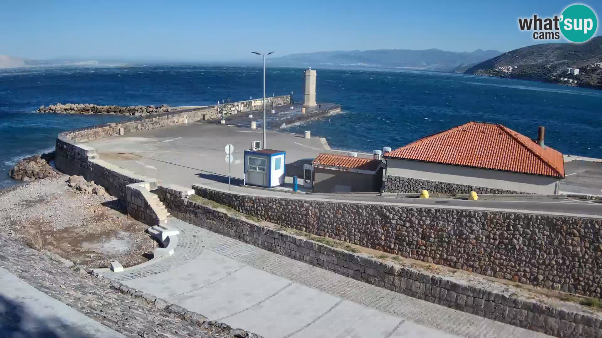 Senj Hafen Webcam – Wellenbrecher & Leuchtturm Liveblick