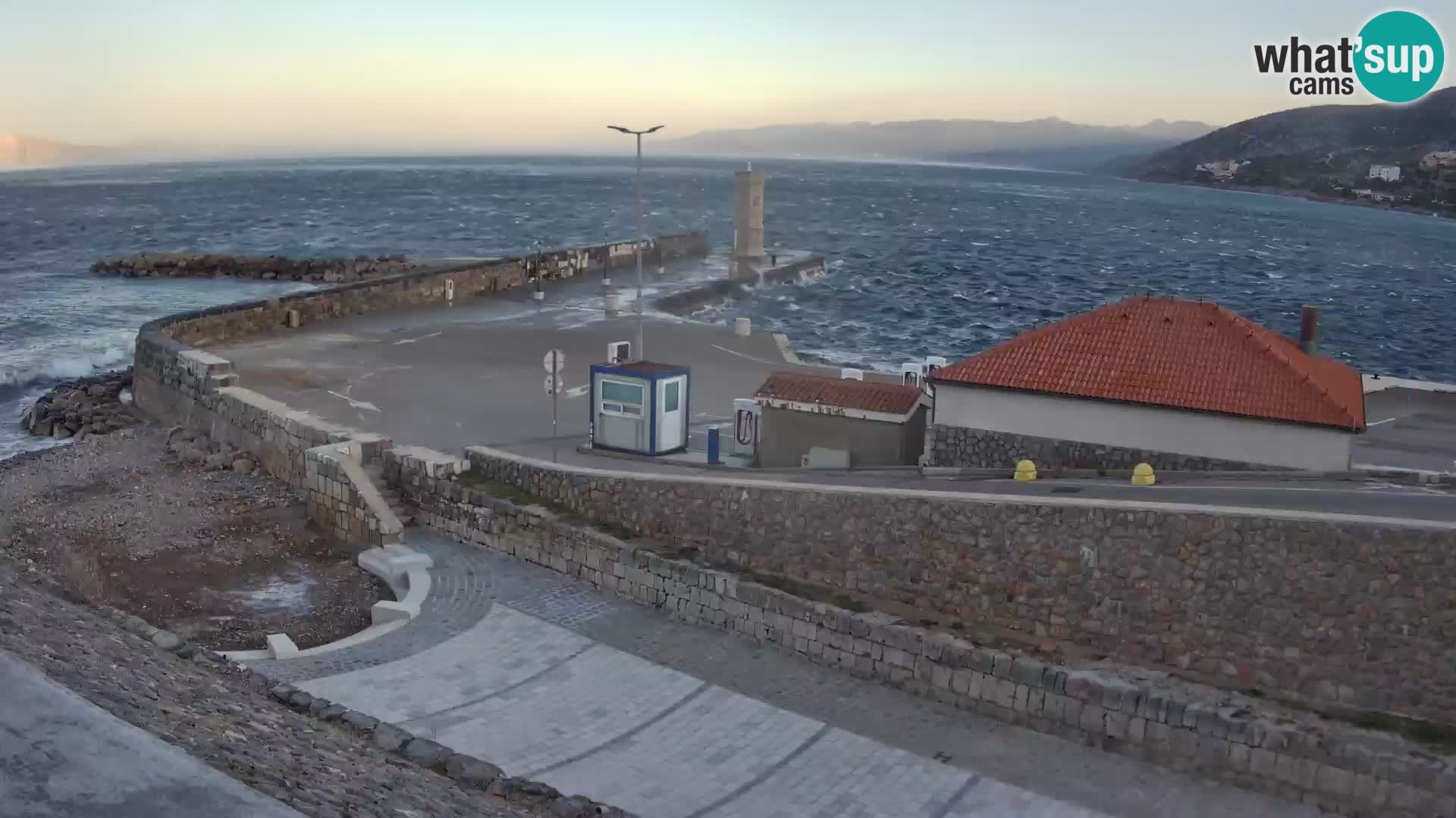 Webcam puerto de Senj – Rompeolas y faro en directo