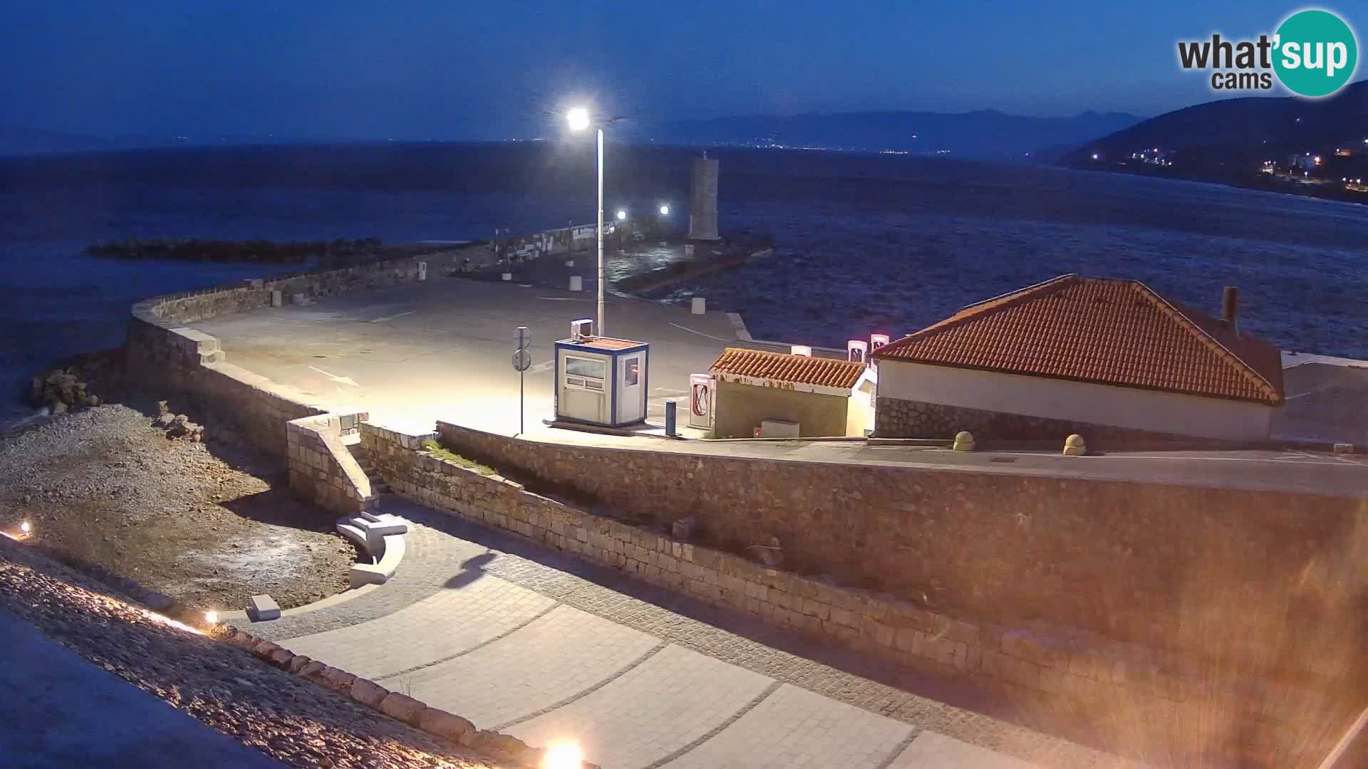 Webcam port de Senj – Vue sur la jetée et le phare