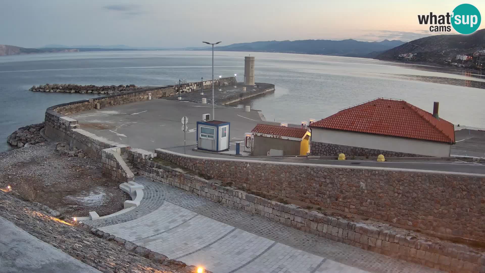 Webcam puerto de Senj – Rompeolas y faro en directo