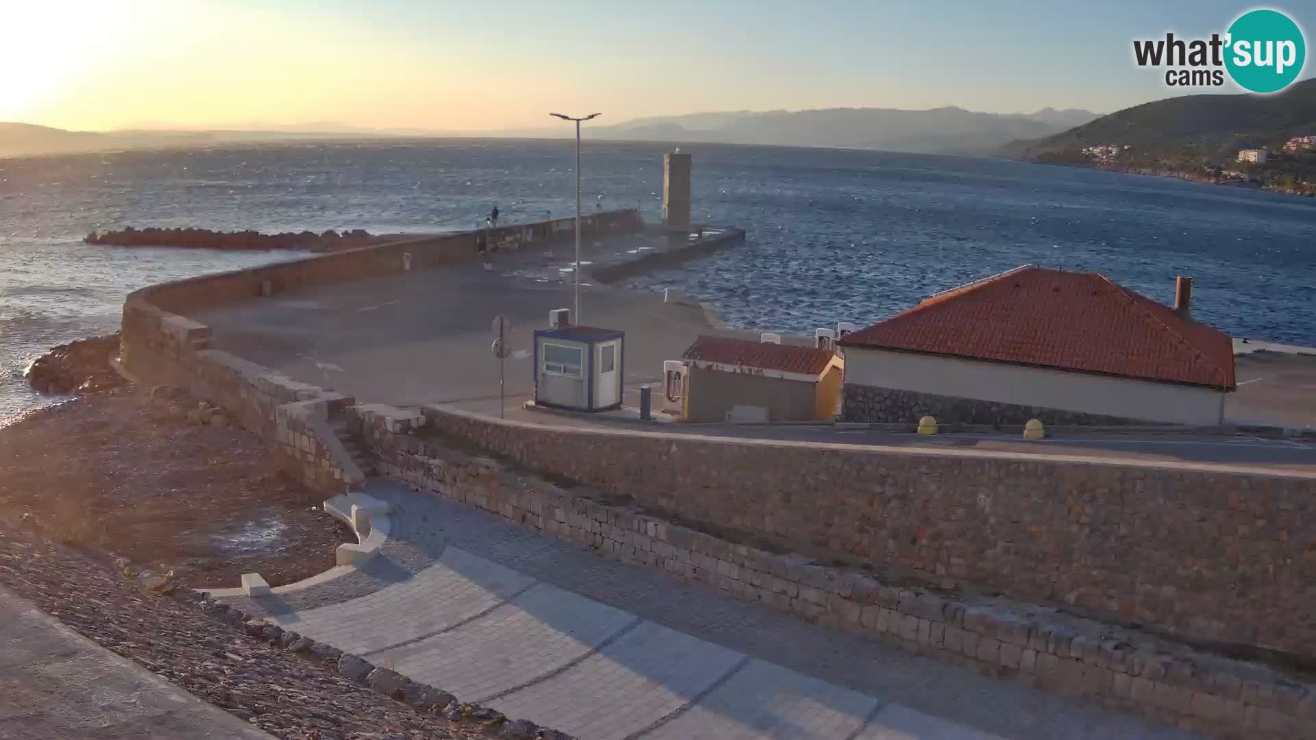 Senj Hafen Webcam – Wellenbrecher & Leuchtturm Liveblick