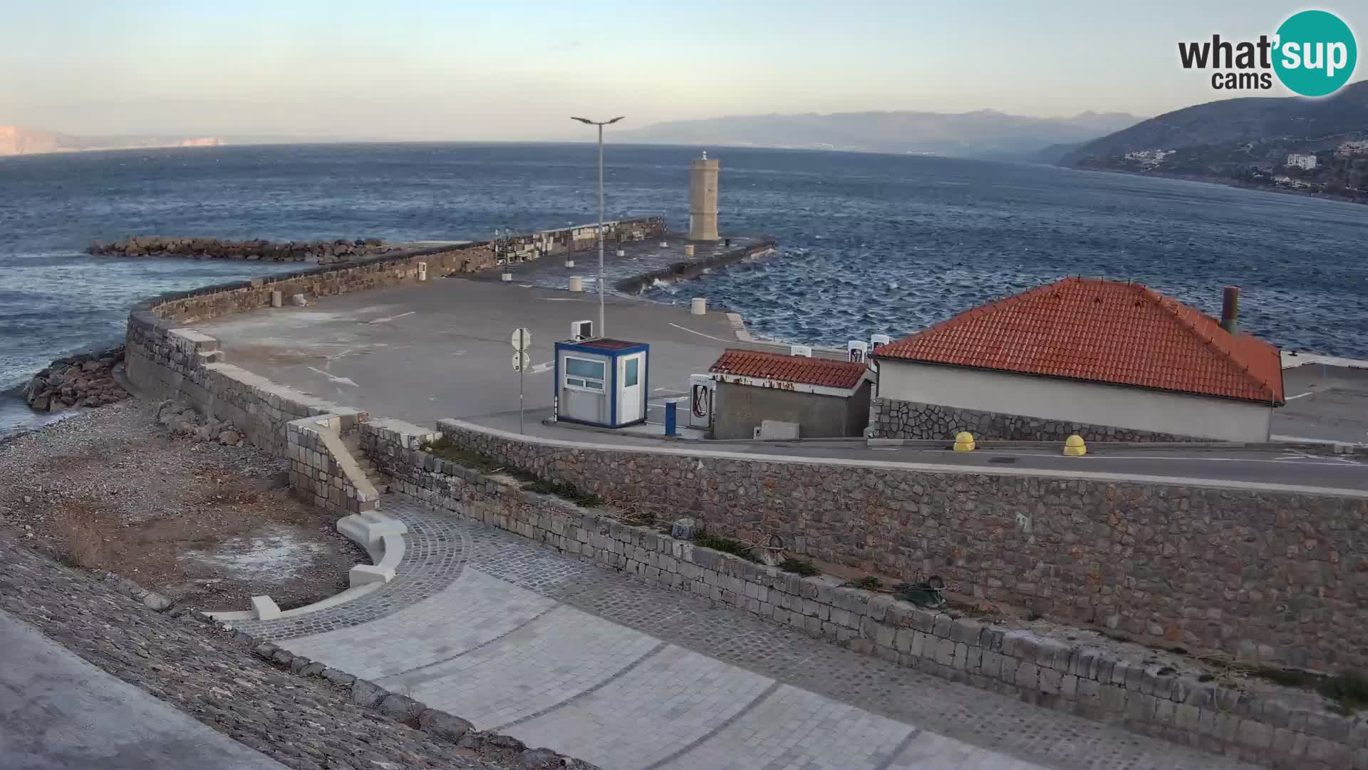 Webcam port de Senj – Vue sur la jetée et le phare