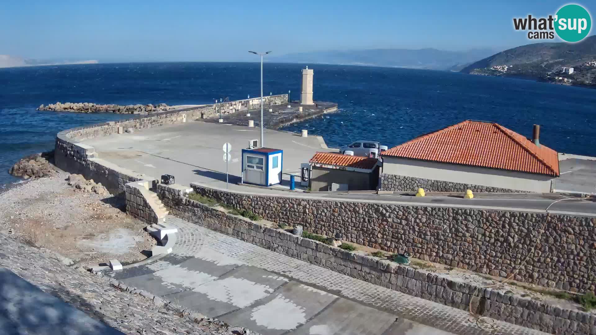 Webcam port de Senj – Vue sur la jetée et le phare