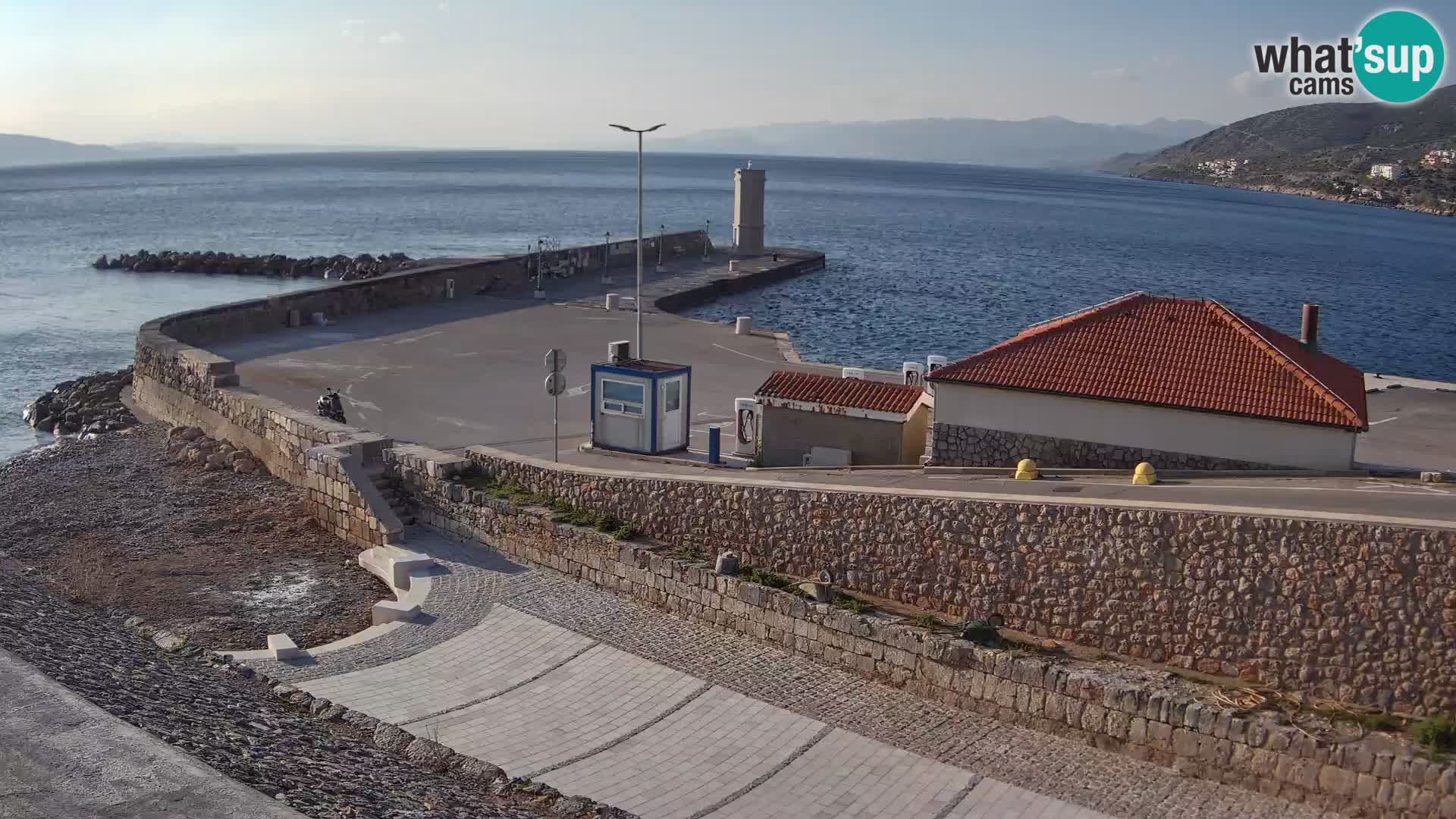 Senj Hafen Webcam – Wellenbrecher & Leuchtturm Liveblick