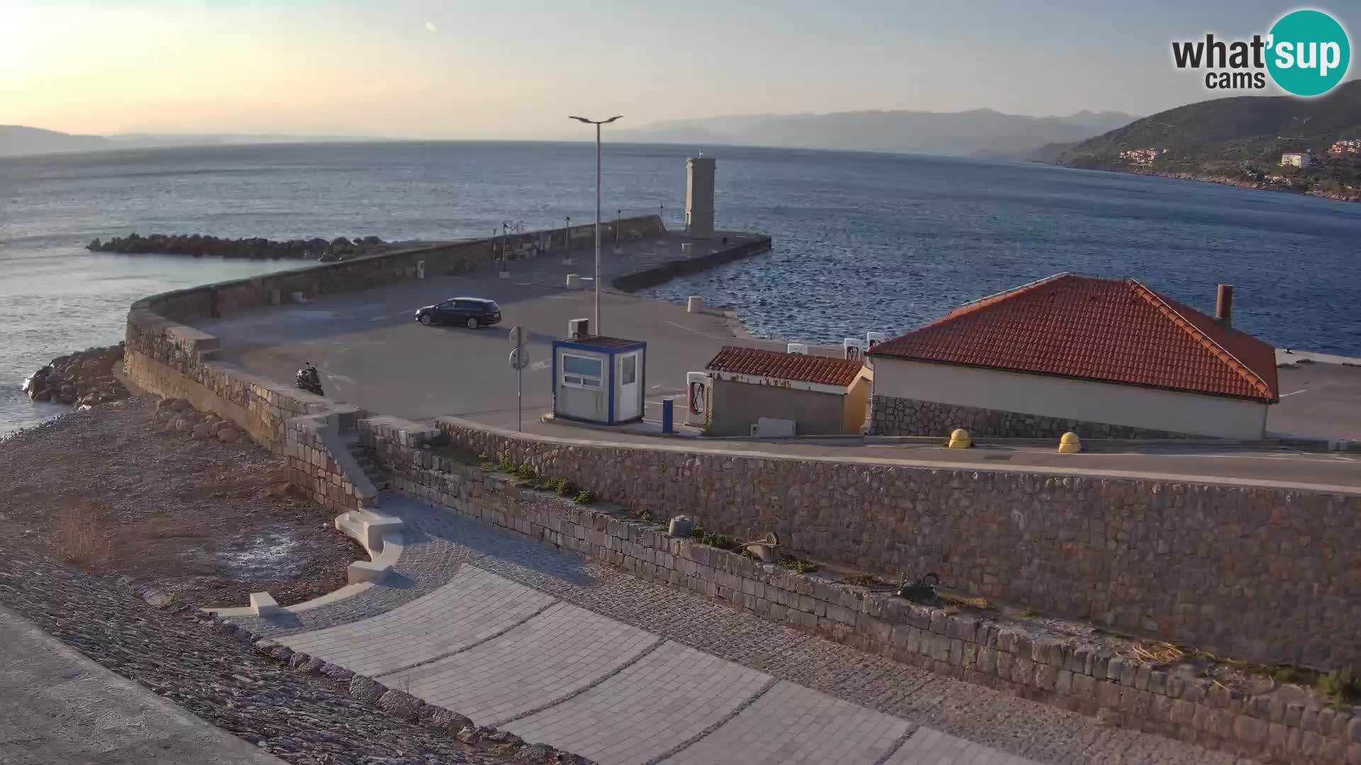 Senj Hafen Webcam – Wellenbrecher & Leuchtturm Liveblick
