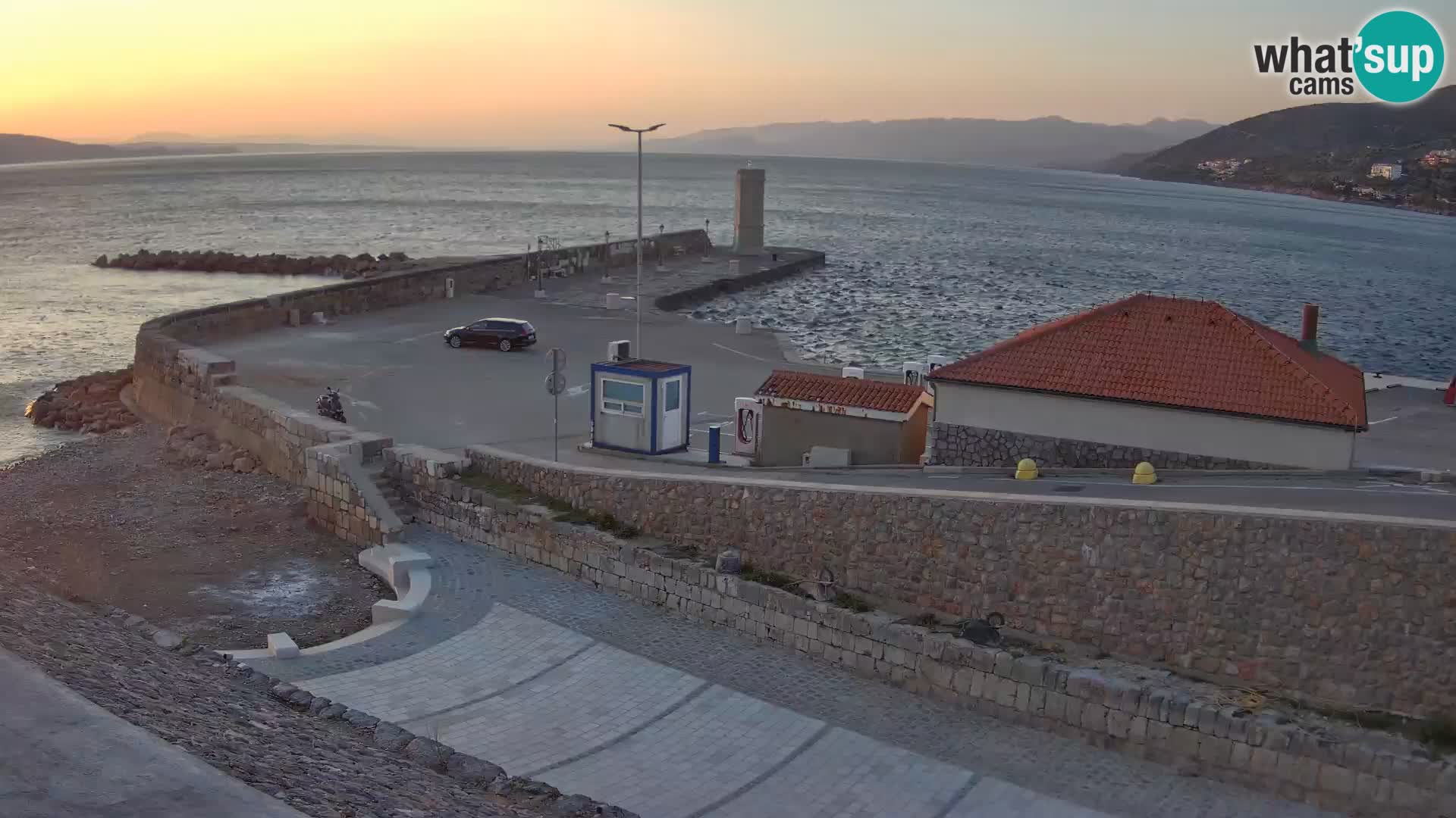 Webcam puerto de Senj – Rompeolas y faro en directo