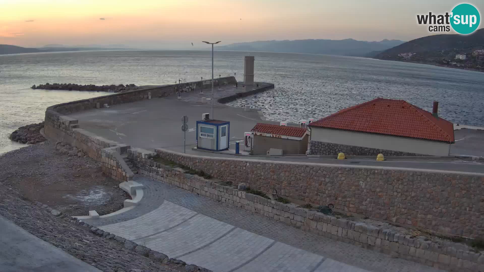 Webcam Porto di Segna – Frangiflutti e Faro in diretta