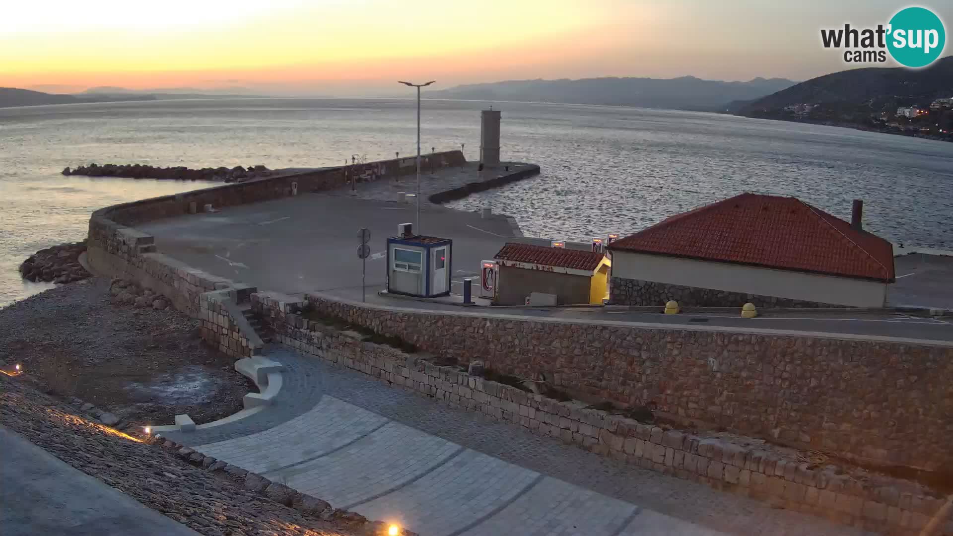 Senj Hafen Webcam – Wellenbrecher & Leuchtturm Liveblick