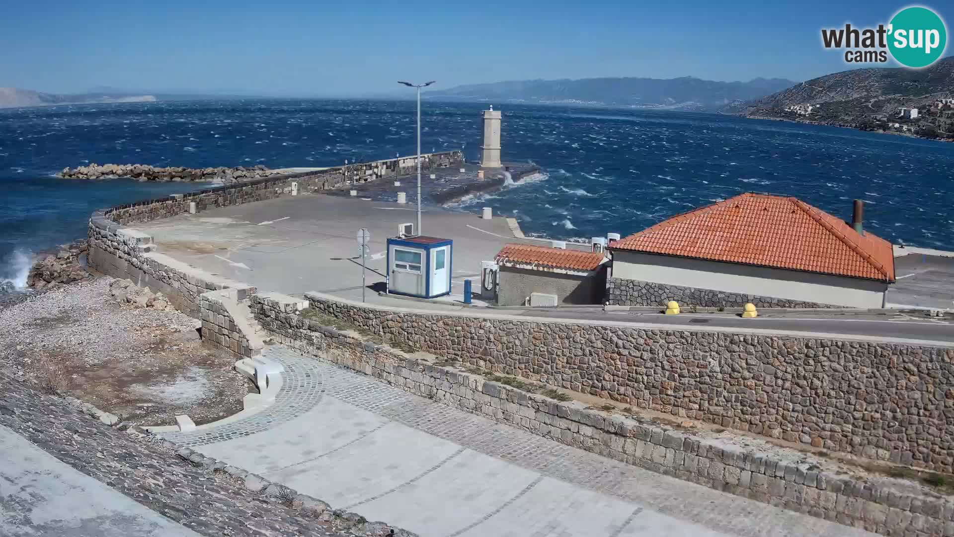 Webcam port de Senj – Vue sur la jetée et le phare