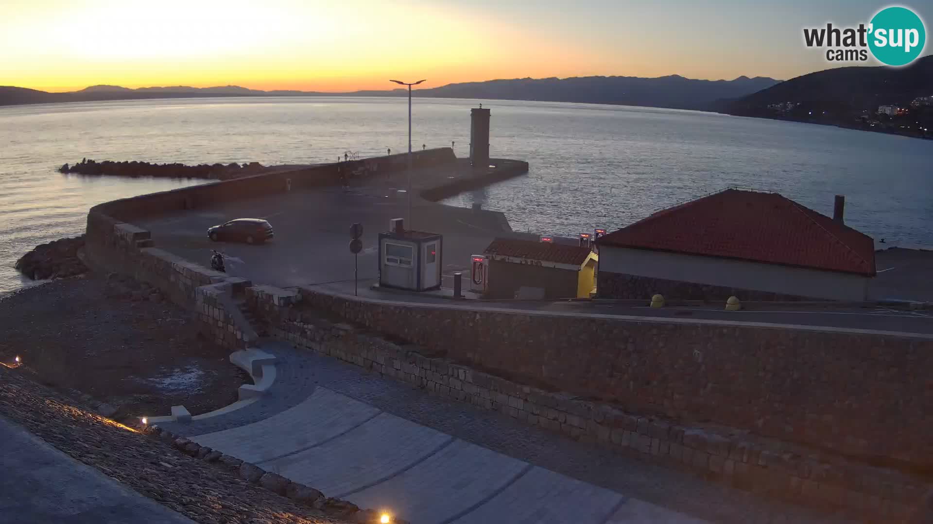 Senj Hafen Webcam – Wellenbrecher & Leuchtturm Liveblick