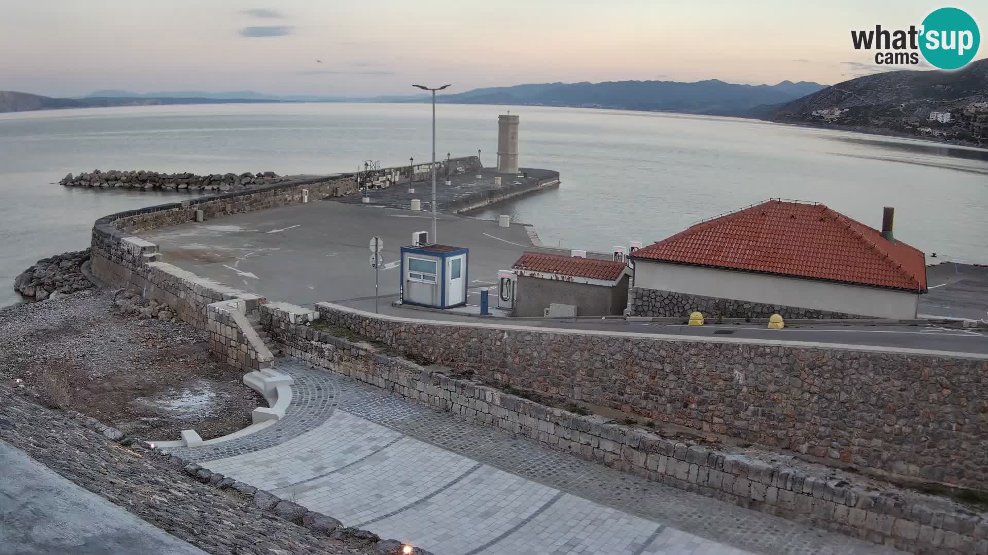 Webcam puerto de Senj – Rompeolas y faro en directo