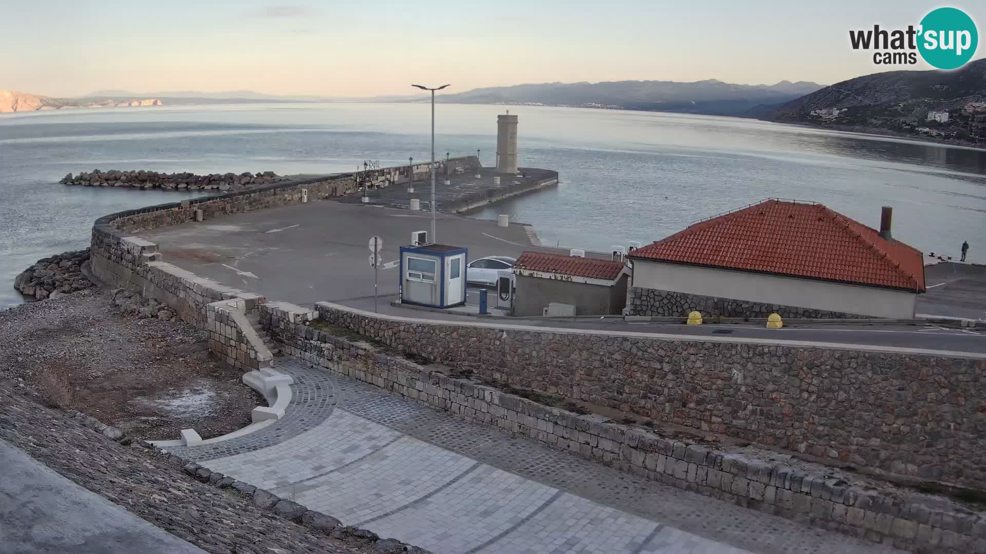 Senj Hafen Webcam – Wellenbrecher & Leuchtturm Liveblick