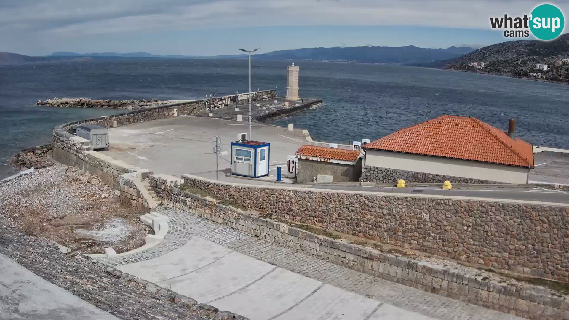 Webcam port de Senj – Vue sur la jetée et le phare