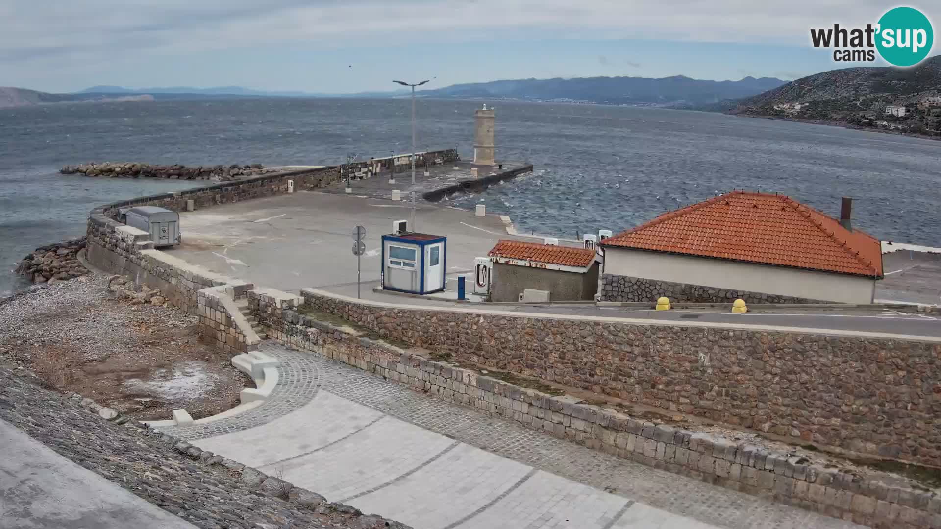 Webcam port de Senj – Vue sur la jetée et le phare