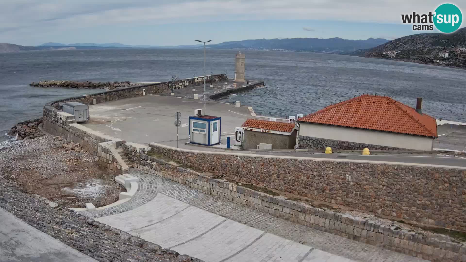 Senj Hafen Webcam – Wellenbrecher & Leuchtturm Liveblick