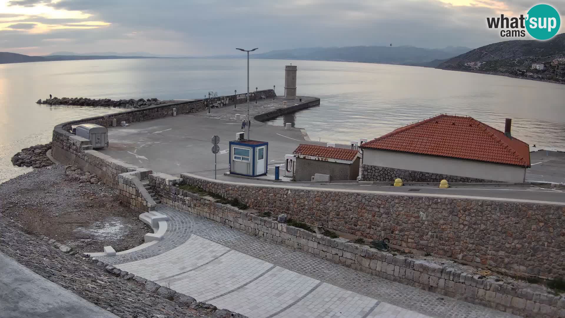 Webcam puerto de Senj – Rompeolas y faro en directo