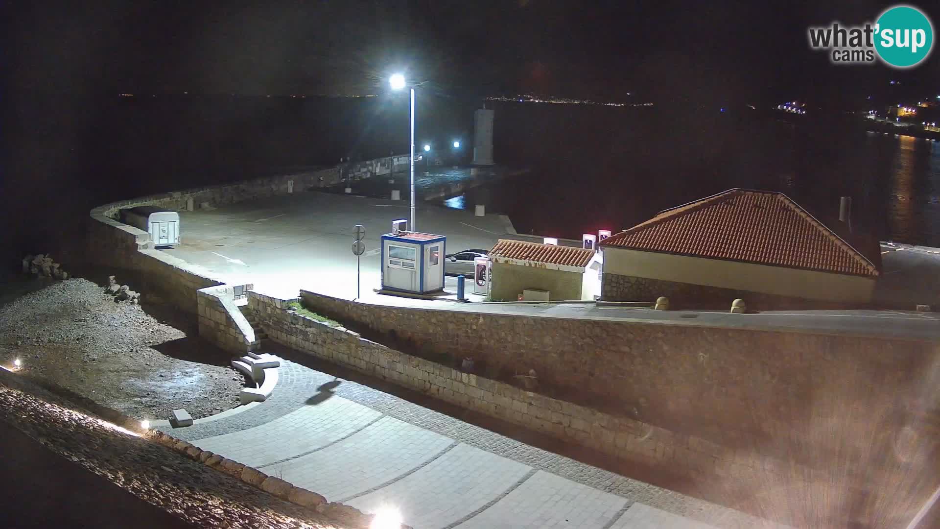 Senj Hafen Webcam – Wellenbrecher & Leuchtturm Liveblick