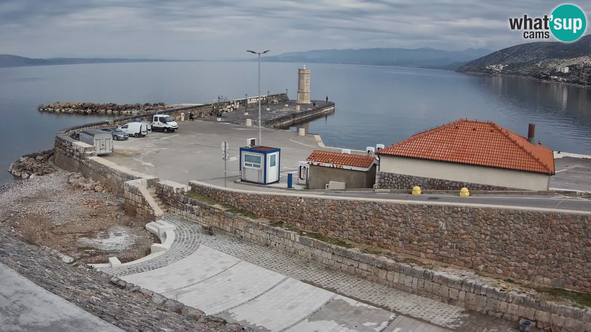 Webcam port de Senj – Vue sur la jetée et le phare