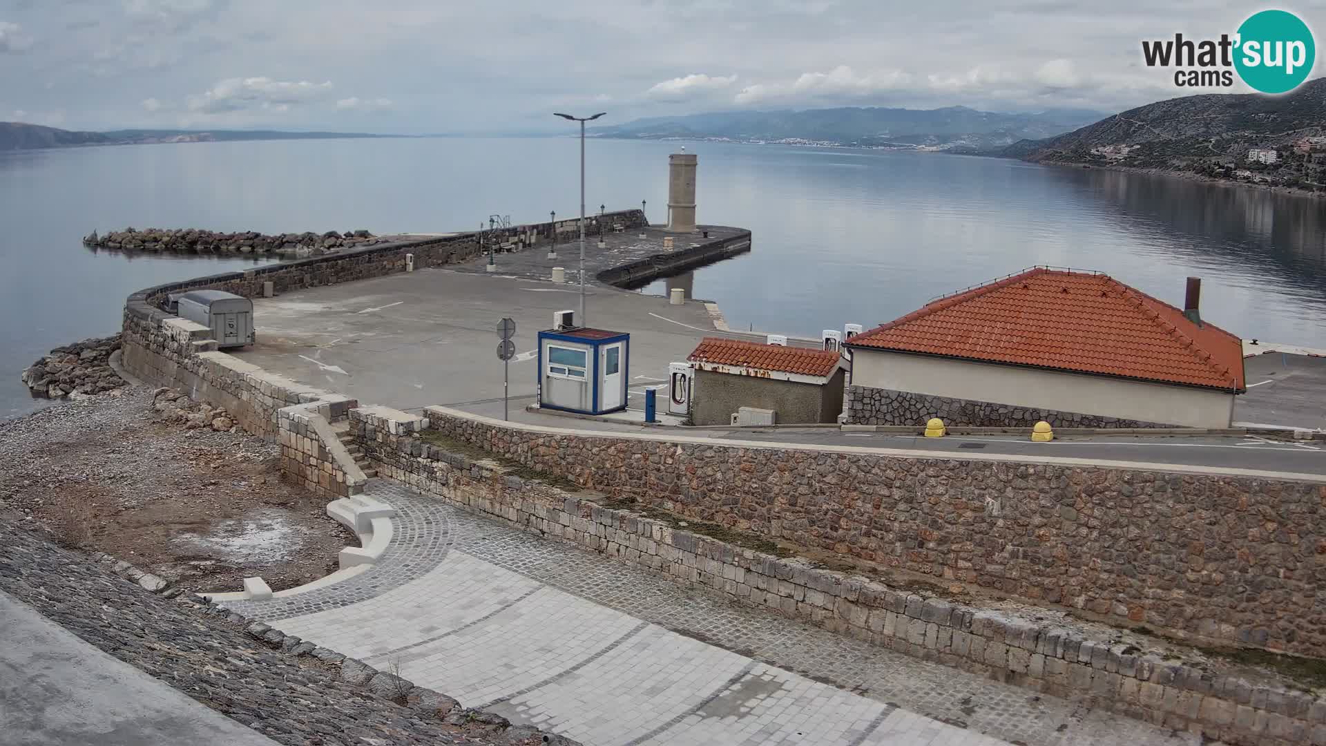 Webcam port de Senj – Vue sur la jetée et le phare