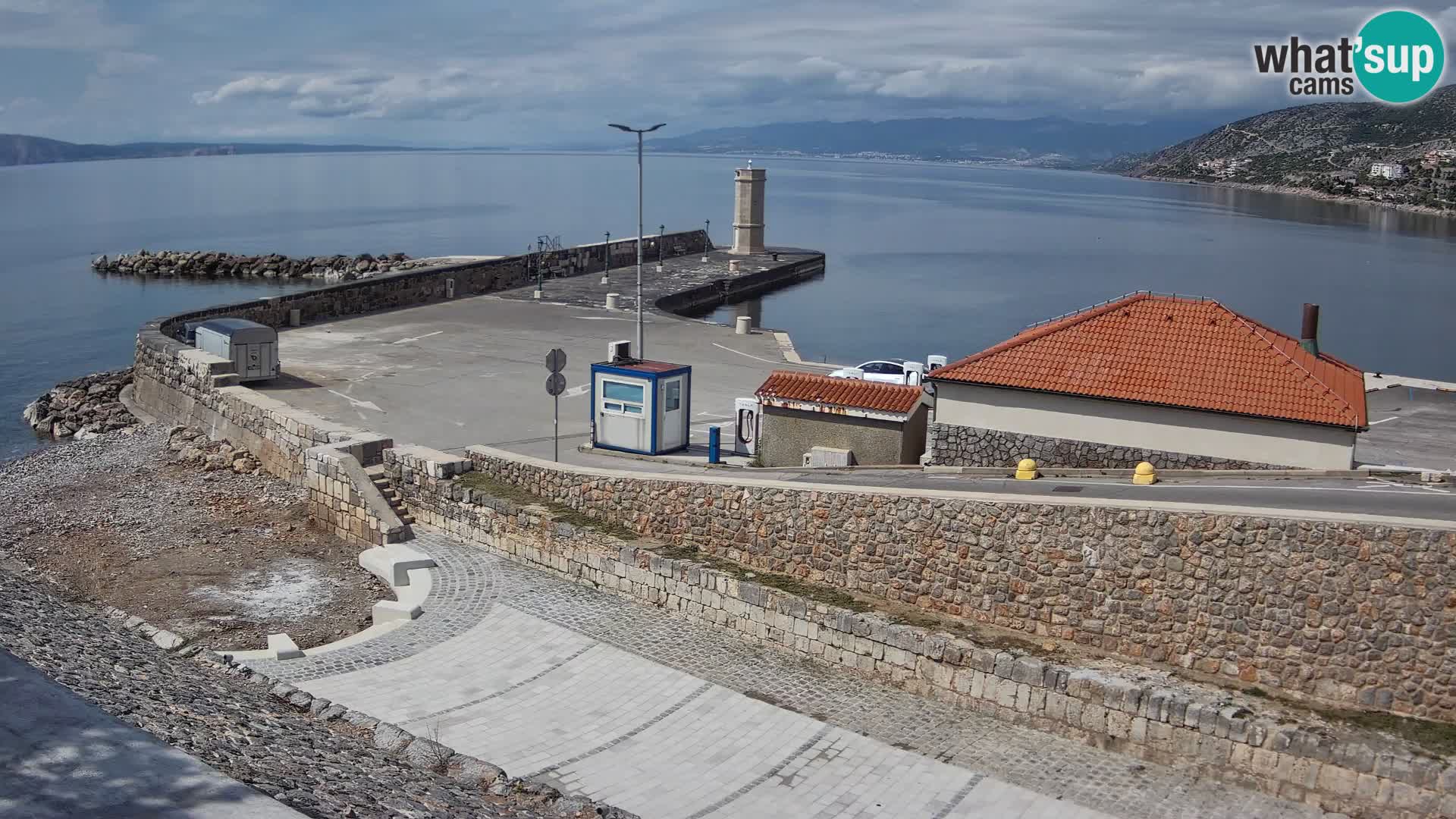 Webcam port de Senj – Vue sur la jetée et le phare