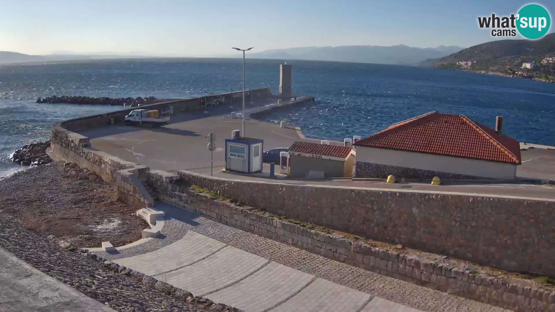 Senj Hafen Webcam – Wellenbrecher & Leuchtturm Liveblick