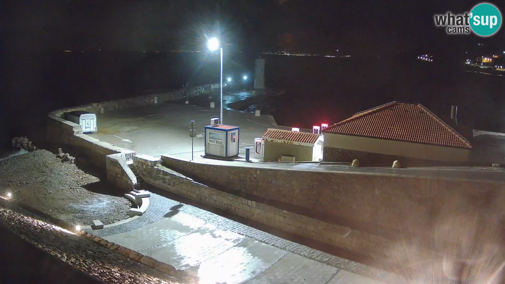 Web kamera Senj luka – Lukobran i svjetionik uživo