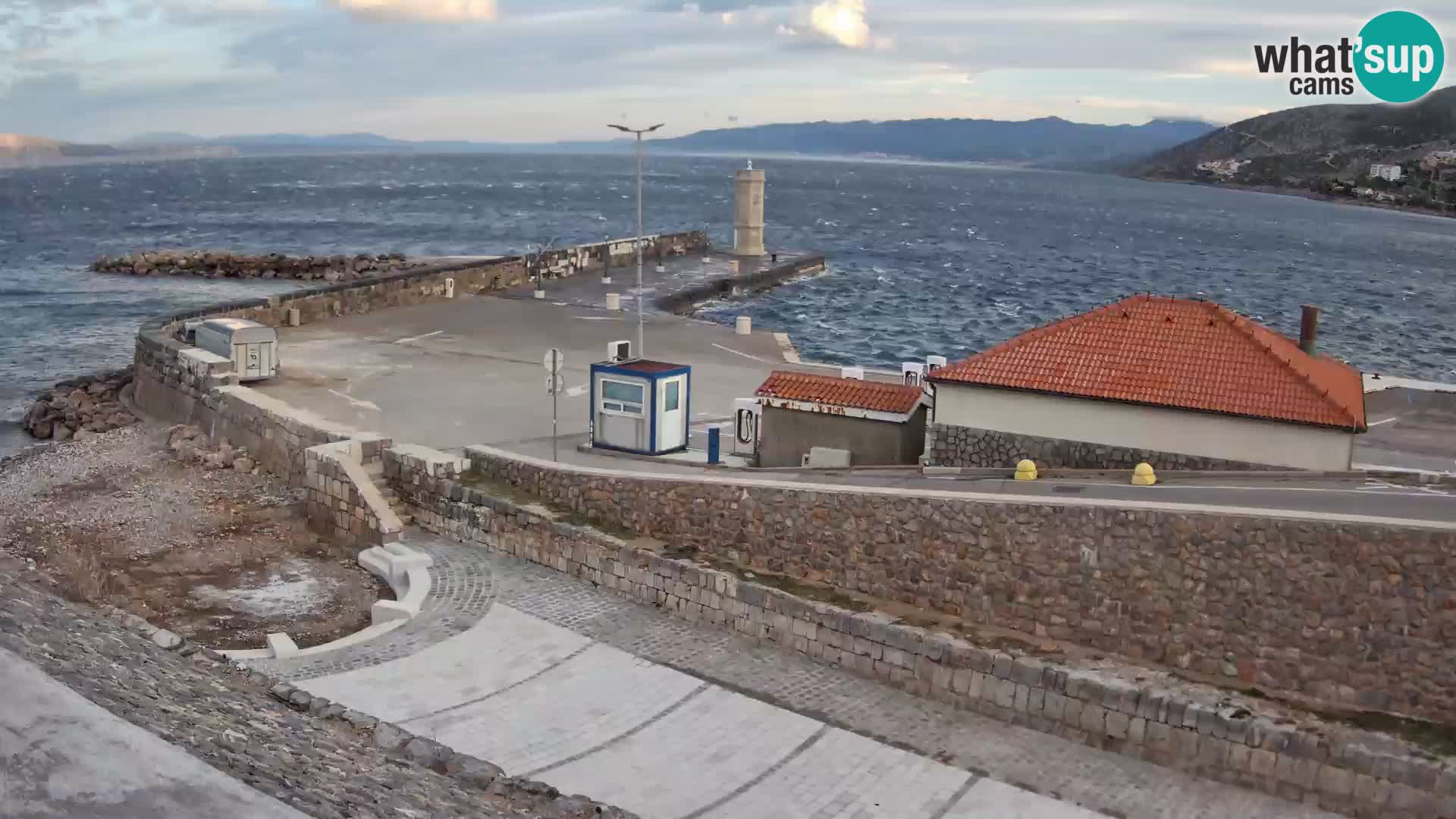 Webcam puerto de Senj – Rompeolas y faro en directo