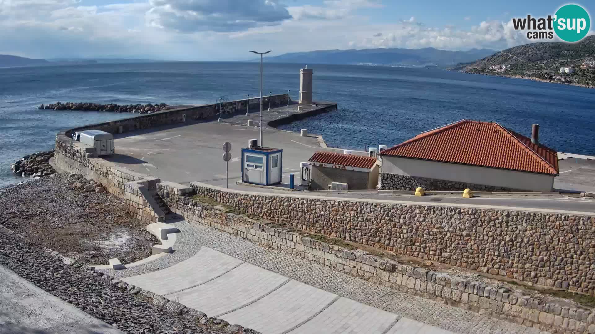 Senj Hafen Webcam – Wellenbrecher & Leuchtturm Liveblick