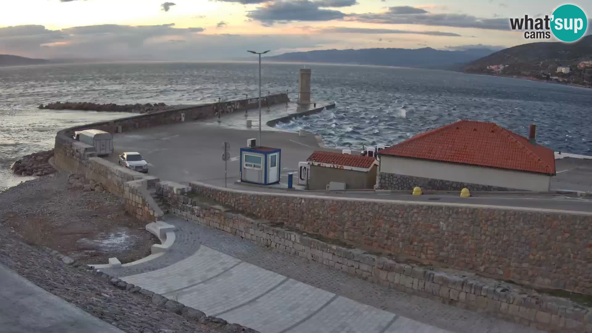 Webcam puerto de Senj – Rompeolas y faro en directo