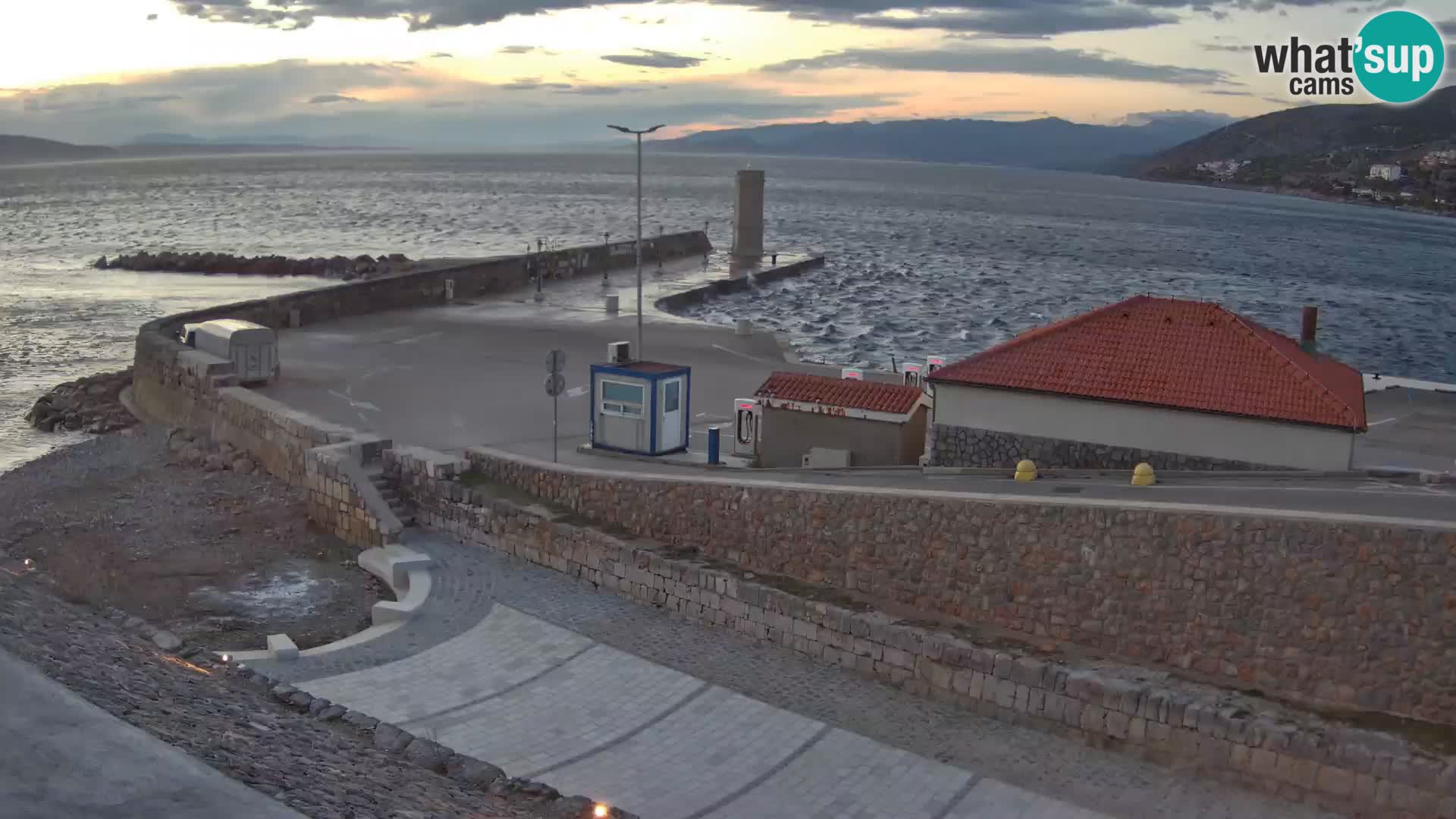 Senj Hafen Webcam – Wellenbrecher & Leuchtturm Liveblick
