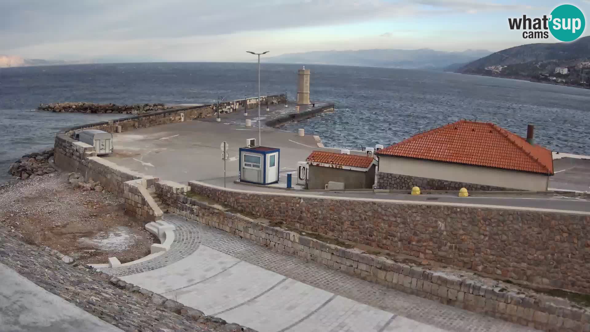 Senj Hafen Webcam – Wellenbrecher & Leuchtturm Liveblick