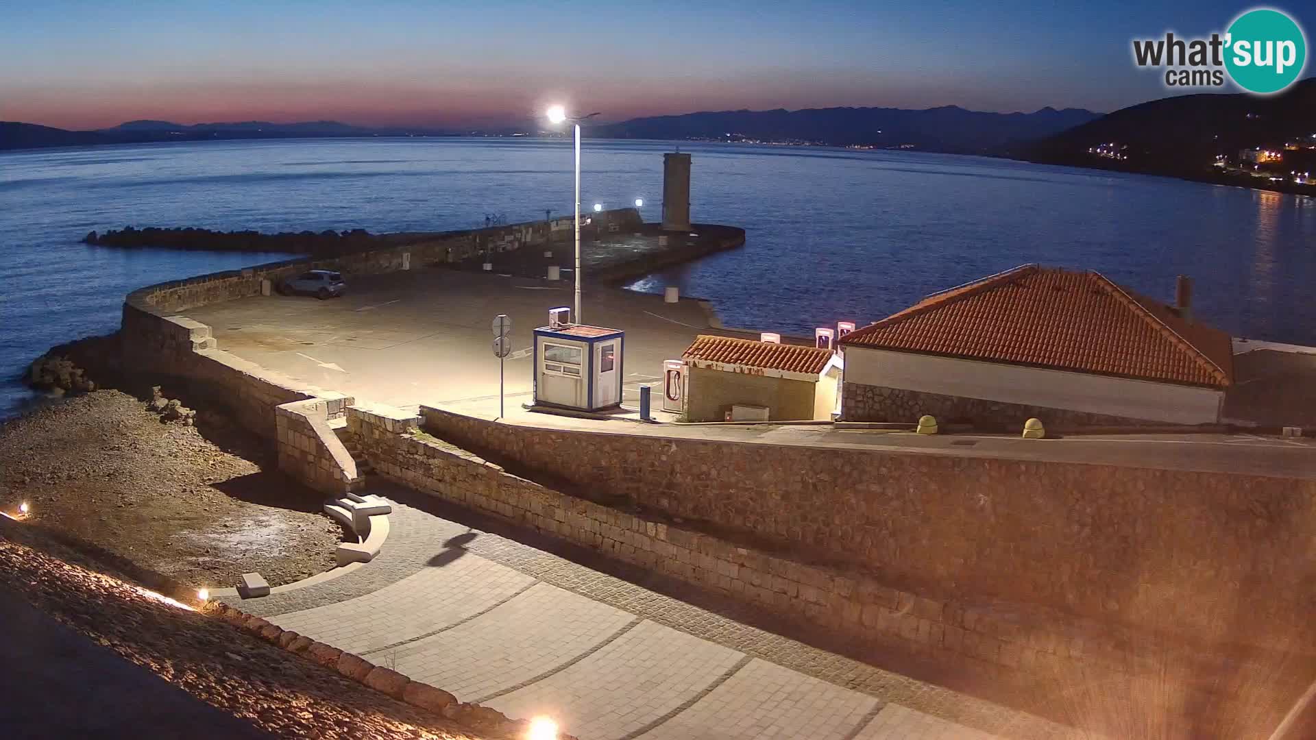 Senj Hafen Webcam – Wellenbrecher & Leuchtturm Liveblick
