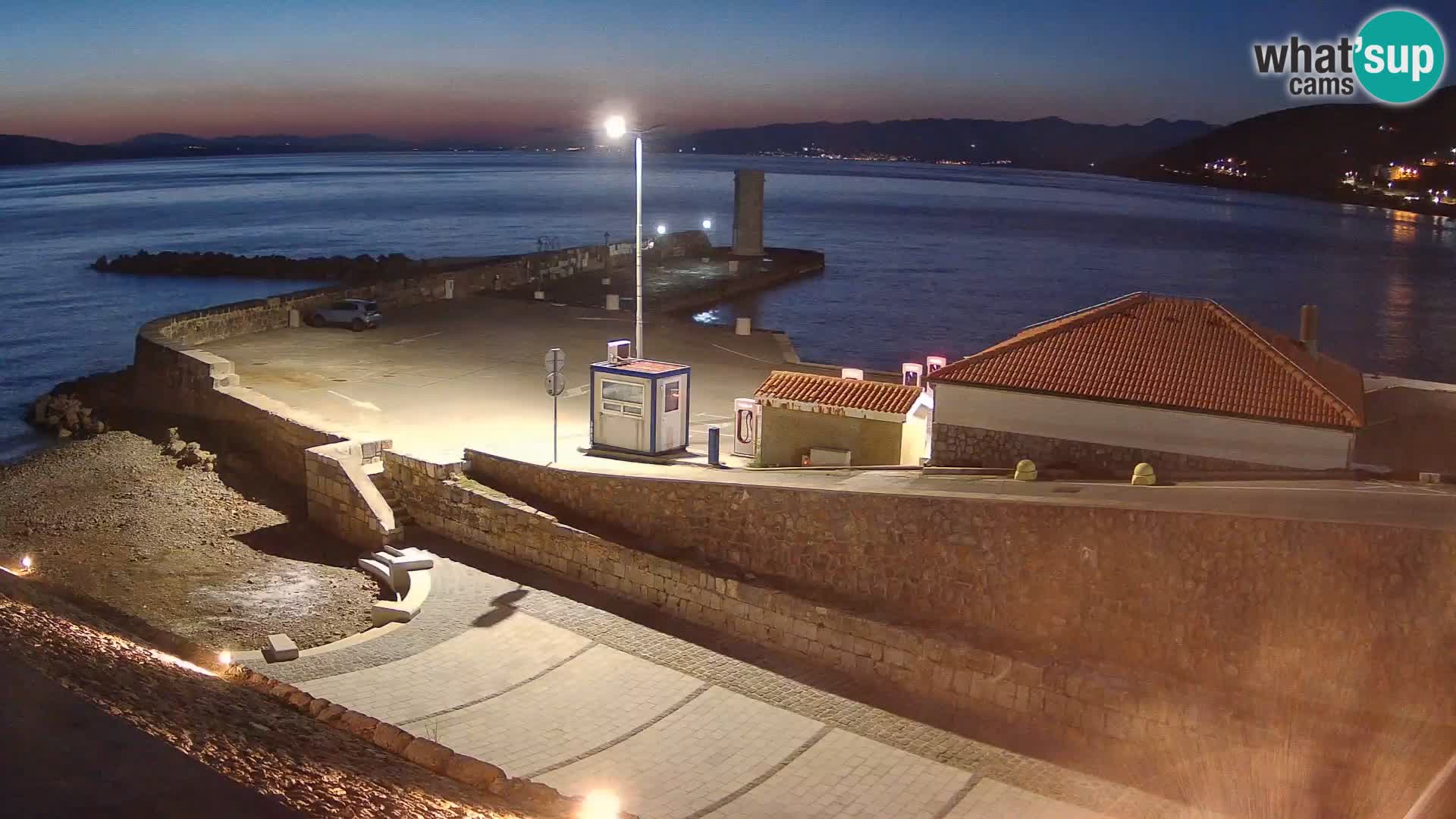 Webcam port de Senj – Vue sur la jetée et le phare