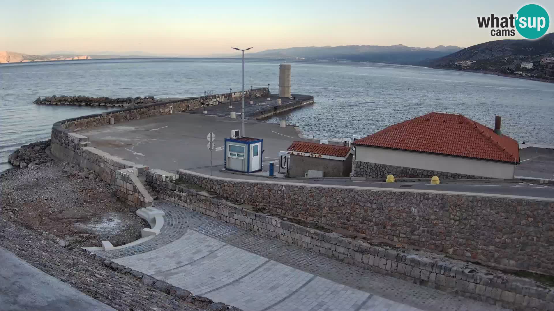 Senj Hafen Webcam – Wellenbrecher & Leuchtturm Liveblick