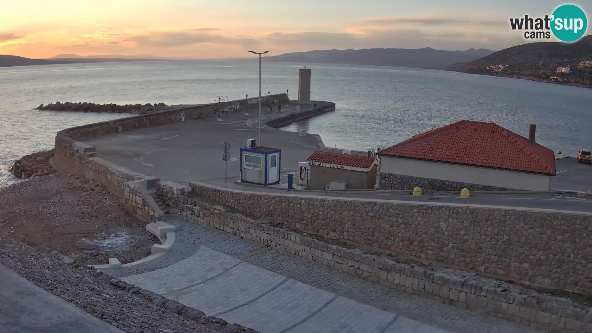 Senj Hafen Webcam – Wellenbrecher & Leuchtturm Liveblick