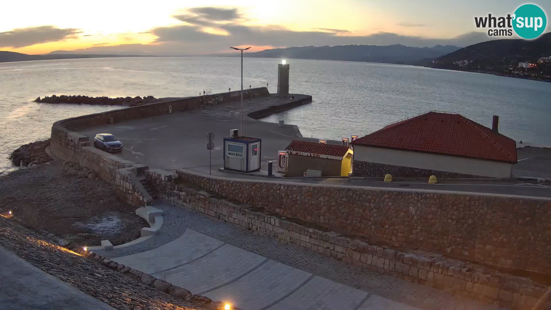 Webcam puerto de Senj – Rompeolas y faro en directo